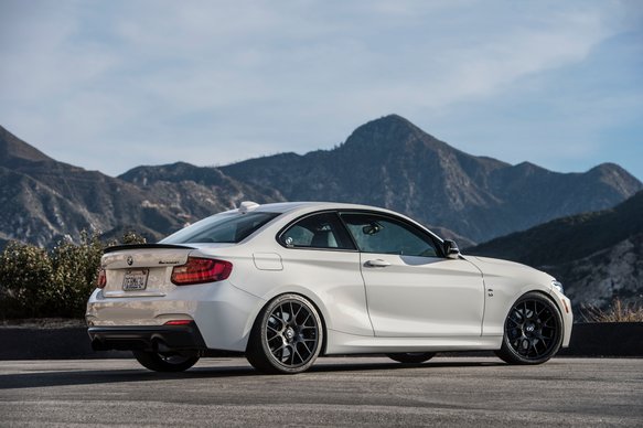 Dinan Free Flow Axle-Back Exhaust - 2014-2016 BMW M235i Stainless Steel - Black Tips - w/o M-Performance Rear Valance - F22