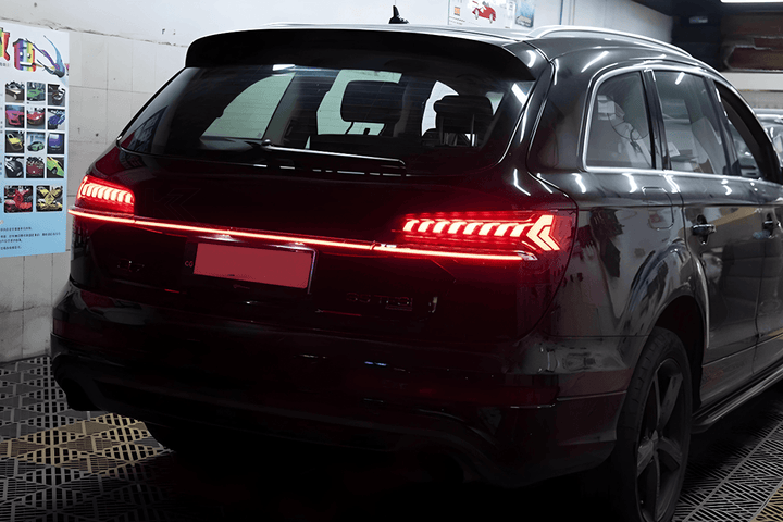 Audi 1st Gen Q7 Matrix LED Taillights (2006 - 2015)