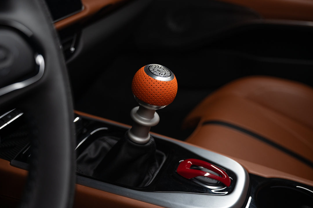 GS2 Air Leather (Lotus Emira Manual)