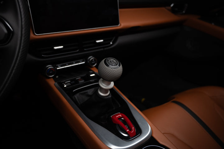 GS2 Air Leather (Lotus Emira Manual)