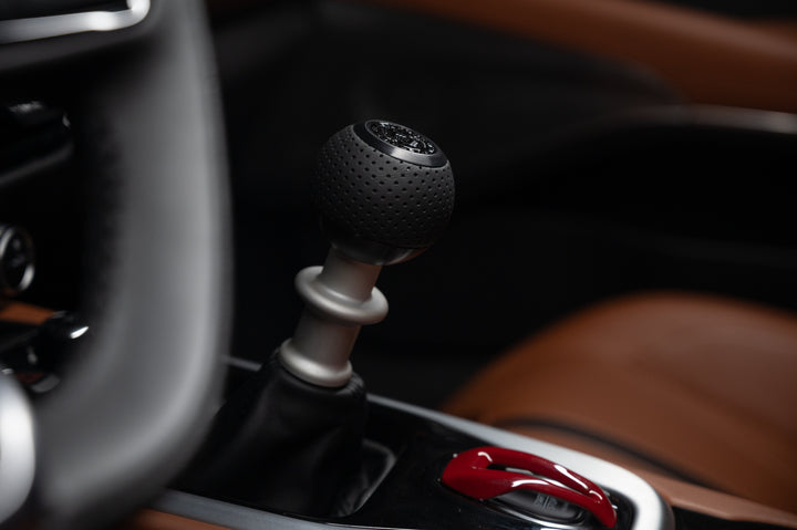 GS2 Air Leather (Lotus Emira Manual)