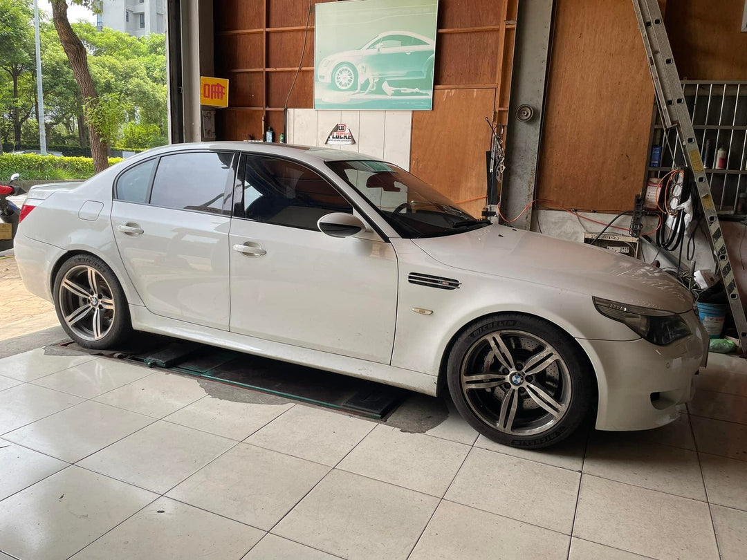AGT Shock 2004-2010 E60	5 SERIES MK5 SEDAN Front/ Rear: Inverted Fork-Front Spring Rate: 5K210 Rear Spring Rate: 5K240